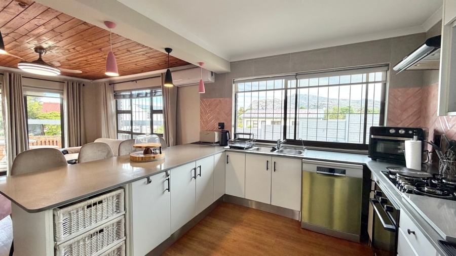 3 Bedroom Property for Sale in Palmiet Western Cape